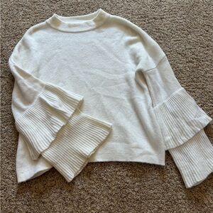 Elan- Cream sweater with ruffled sleeves